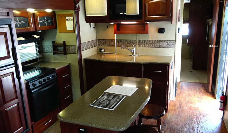 2014 Forest River RV Rockwood Signature Ultra Lite 8329SS full