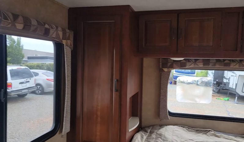 2015 FOREST RIVER SUNSEEKER 3100SS full