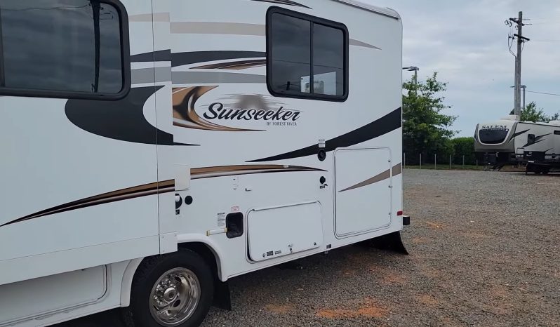2015 FOREST RIVER SUNSEEKER 3100SS full