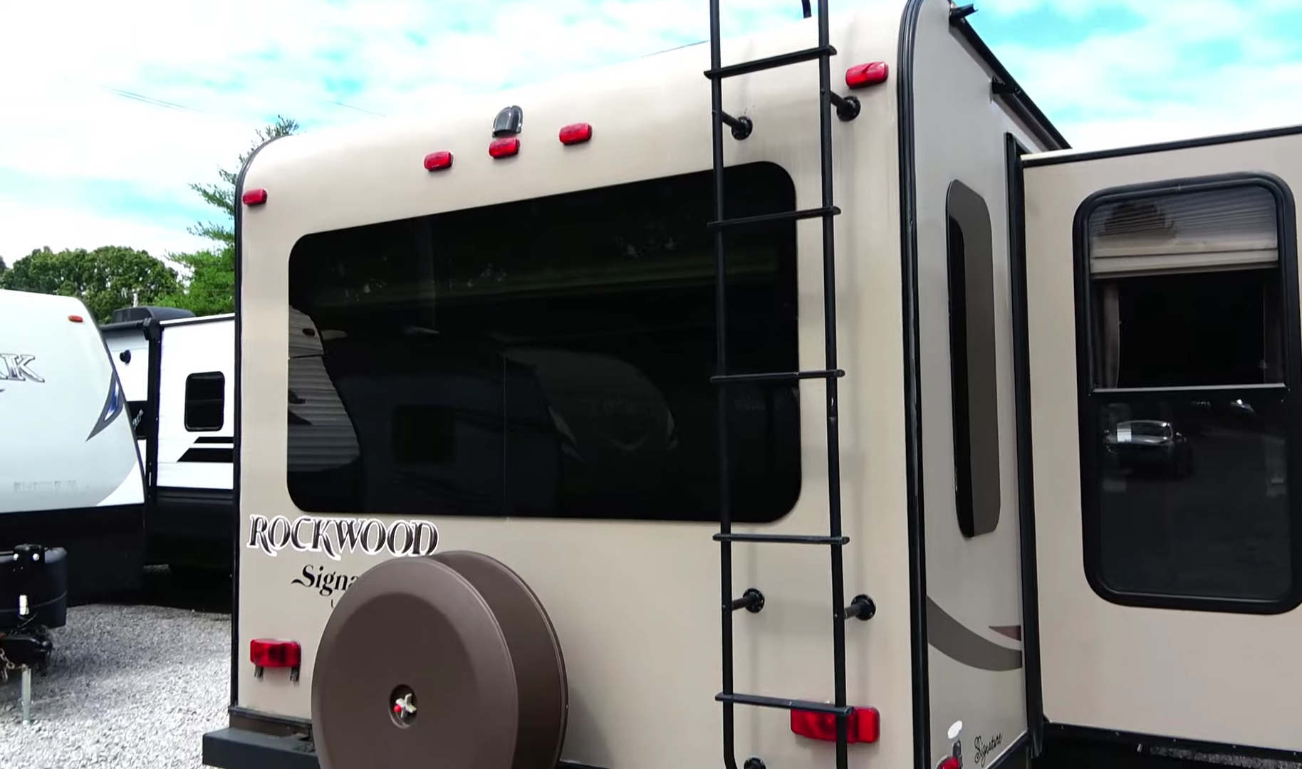 2014 Forest River RV Rockwood Signature Ultra Lite 8329SS