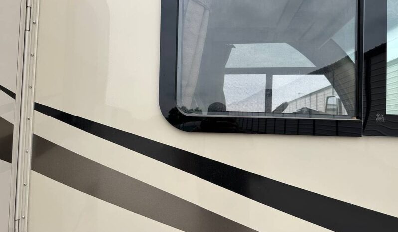 2018 Thor Motor Coach Vegas 25.3 full