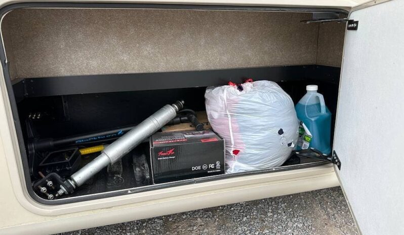 2018 Thor Motor Coach Vegas 25.3 full