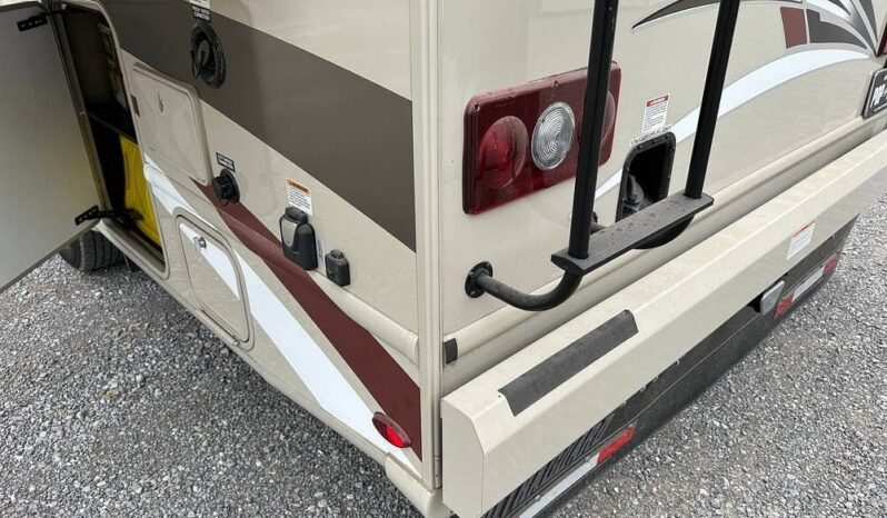 2018 Thor Motor Coach Vegas 25.3 full