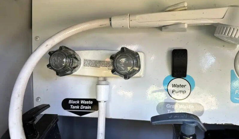 2008 Winnebago View 24J full