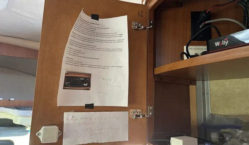 2008 Winnebago View 24J full