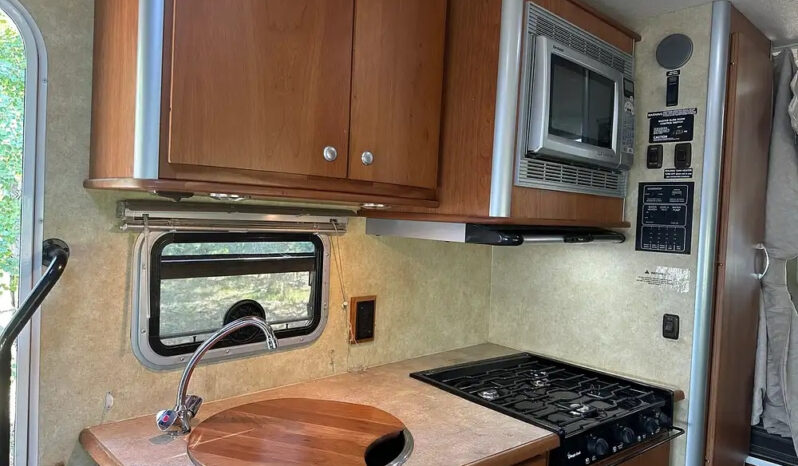 2008 Winnebago View 24J full