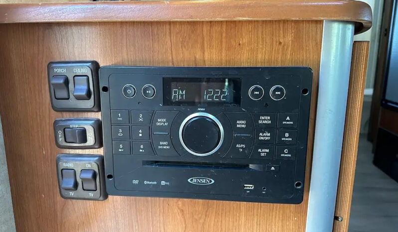 2008 Winnebago View 24J full