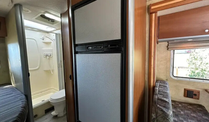 2008 Winnebago View 24J full