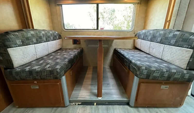 2008 Winnebago View 24J full