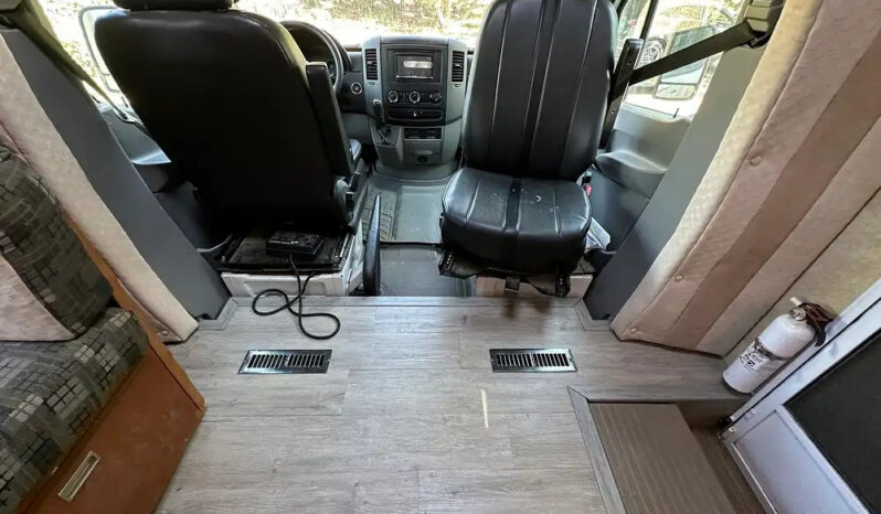 2008 Winnebago View 24J full
