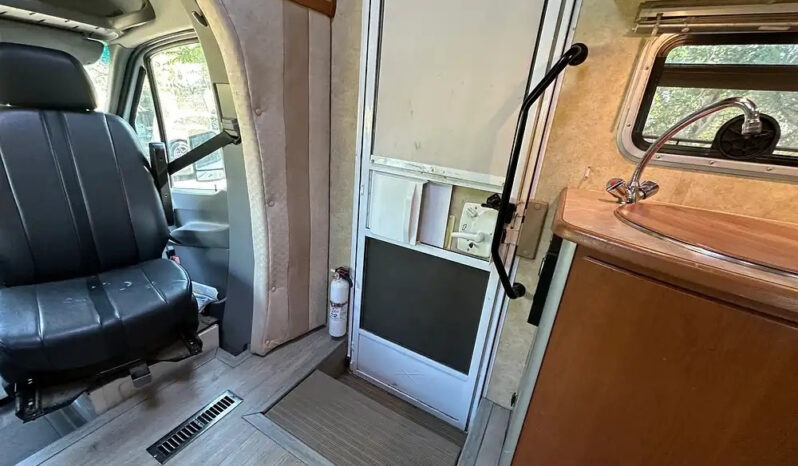 2008 Winnebago View 24J full