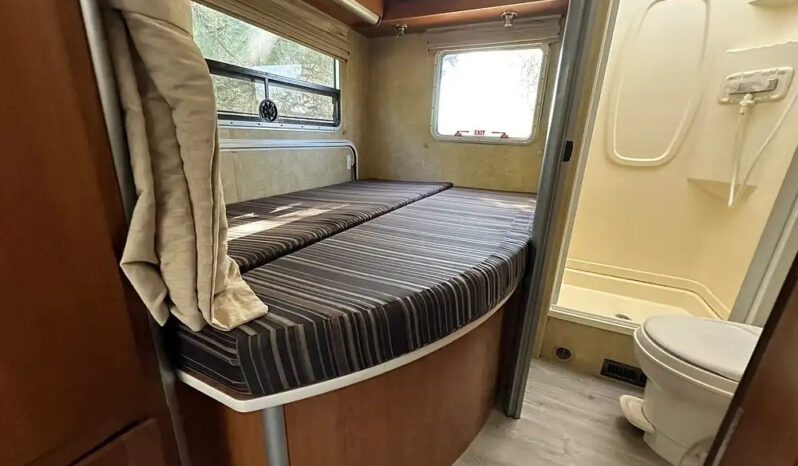 2008 Winnebago View 24J full