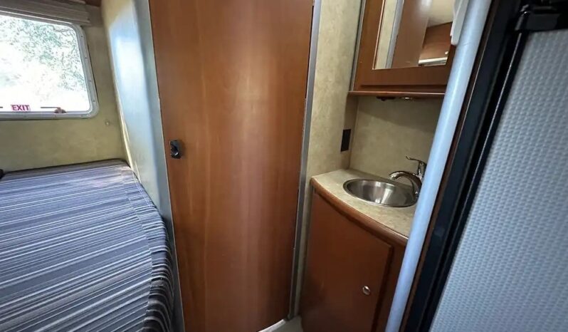 2008 Winnebago View 24J full