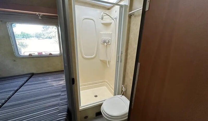 2008 Winnebago View 24J full
