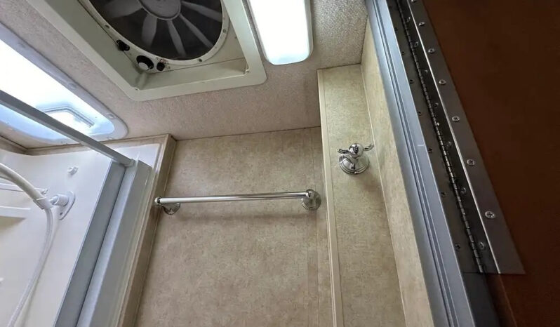 2008 Winnebago View 24J full