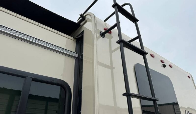 2018 Thor Motor Coach Vegas 25.3 full