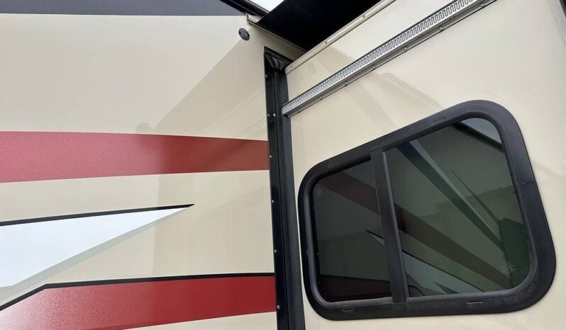2018 Thor Motor Coach Vegas 25.3 full