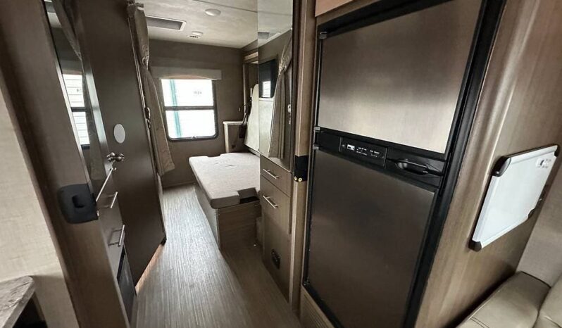 2018 Thor Motor Coach Vegas 25.3 full