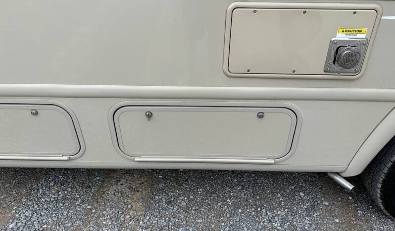 2018 Thor Motor Coach Vegas 25.3 full