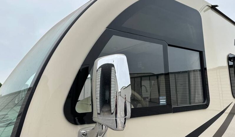 2018 Thor Motor Coach Vegas 25.3 full