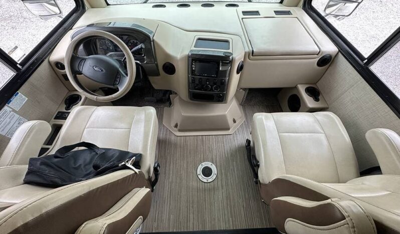 2018 Thor Motor Coach Vegas 25.3 full
