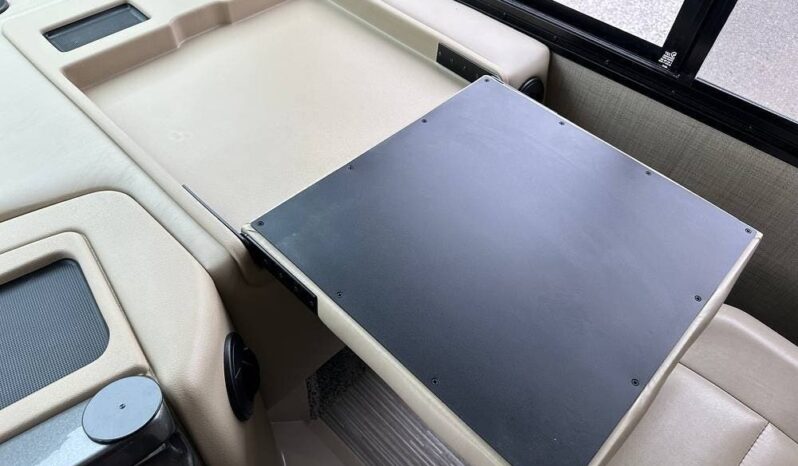 2018 Thor Motor Coach Vegas 25.3 full