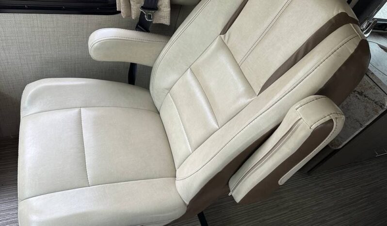 2018 Thor Motor Coach Vegas 25.3 full