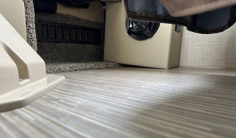 2018 Thor Motor Coach Vegas 25.3 full