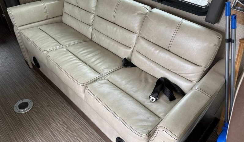 2018 Thor Motor Coach Vegas 25.3 full