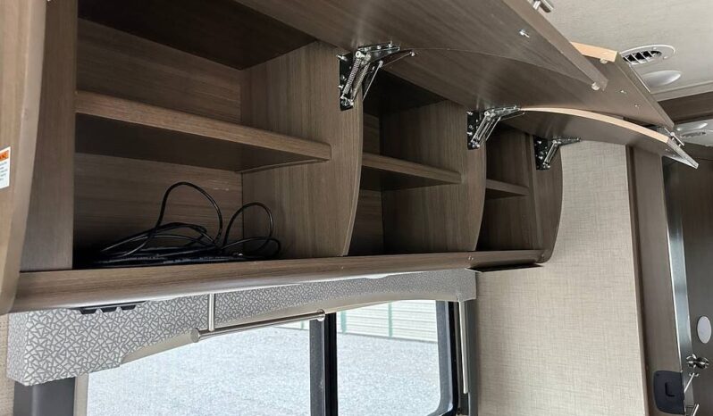 2018 Thor Motor Coach Vegas 25.3 full