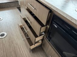 2018 Thor Motor Coach Vegas 25.3 full