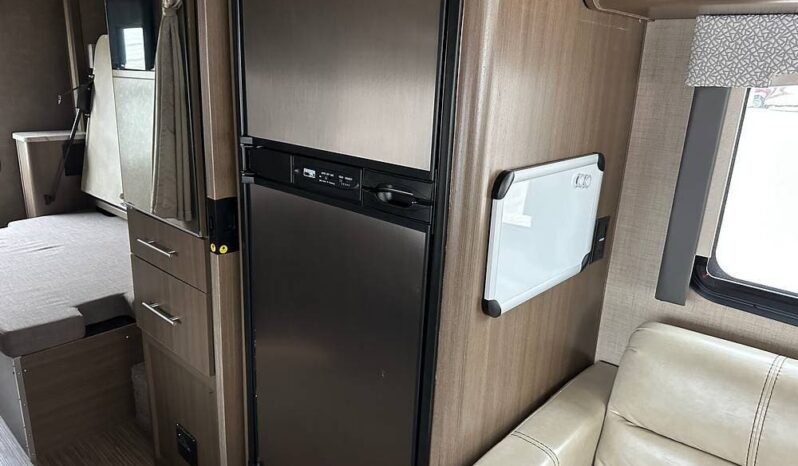 2018 Thor Motor Coach Vegas 25.3 full