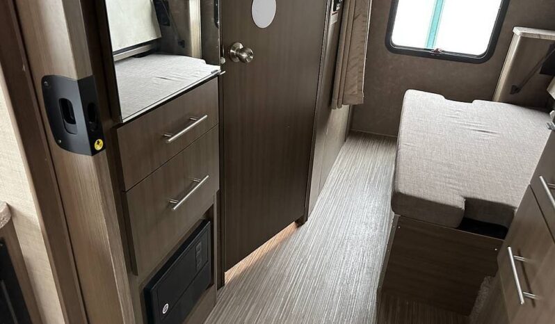 2018 Thor Motor Coach Vegas 25.3 full