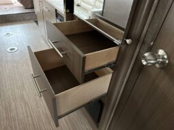2018 Thor Motor Coach Vegas 25.3 full