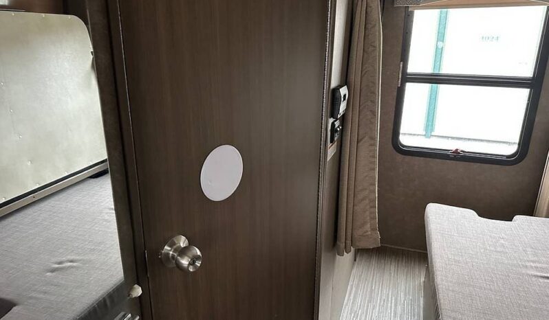2018 Thor Motor Coach Vegas 25.3 full