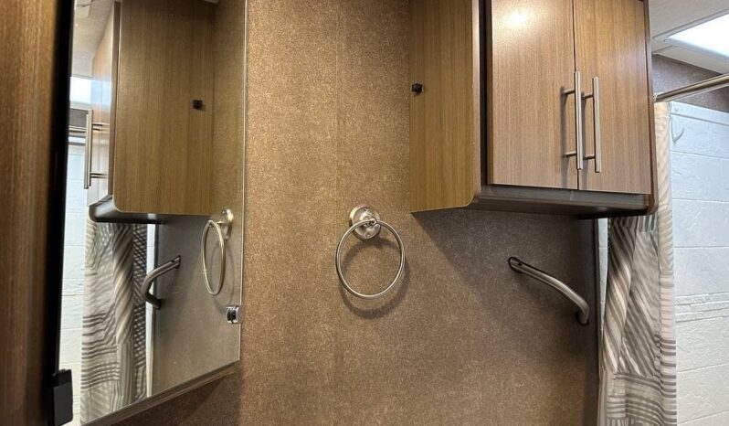 2018 Thor Motor Coach Vegas 25.3 full