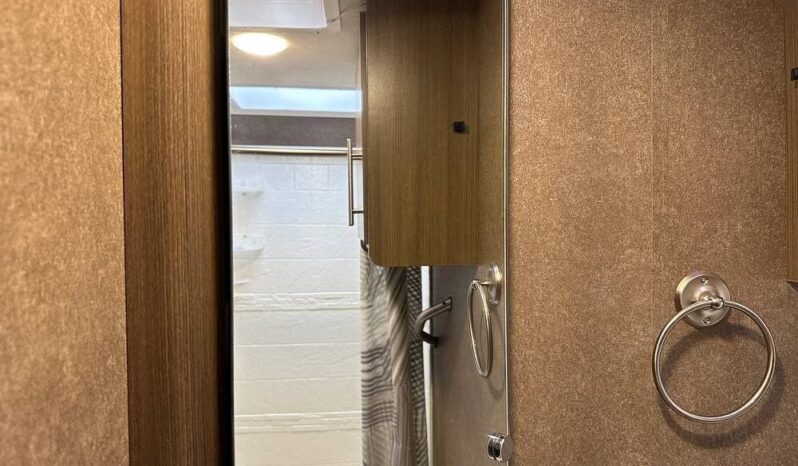 2018 Thor Motor Coach Vegas 25.3 full
