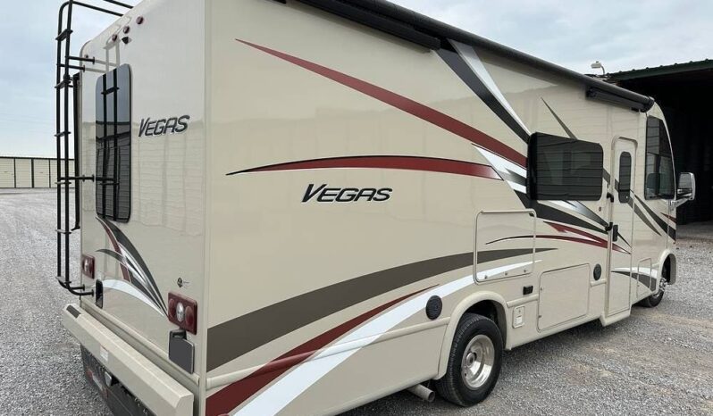 2018 Thor Motor Coach Vegas 25.3 full