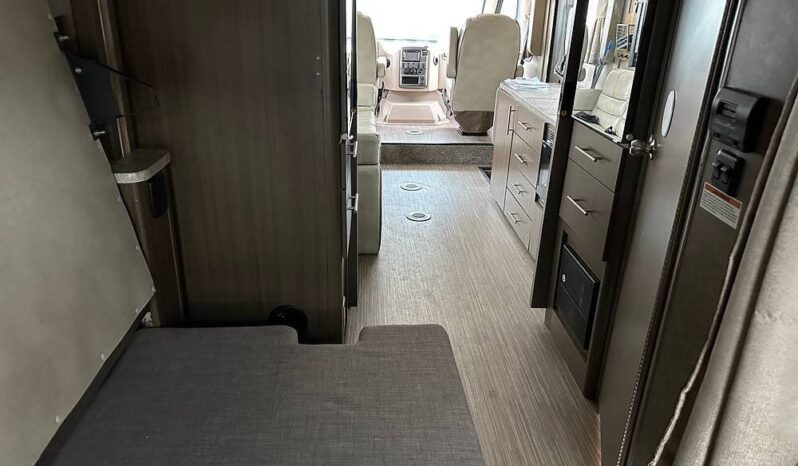 2018 Thor Motor Coach Vegas 25.3 full